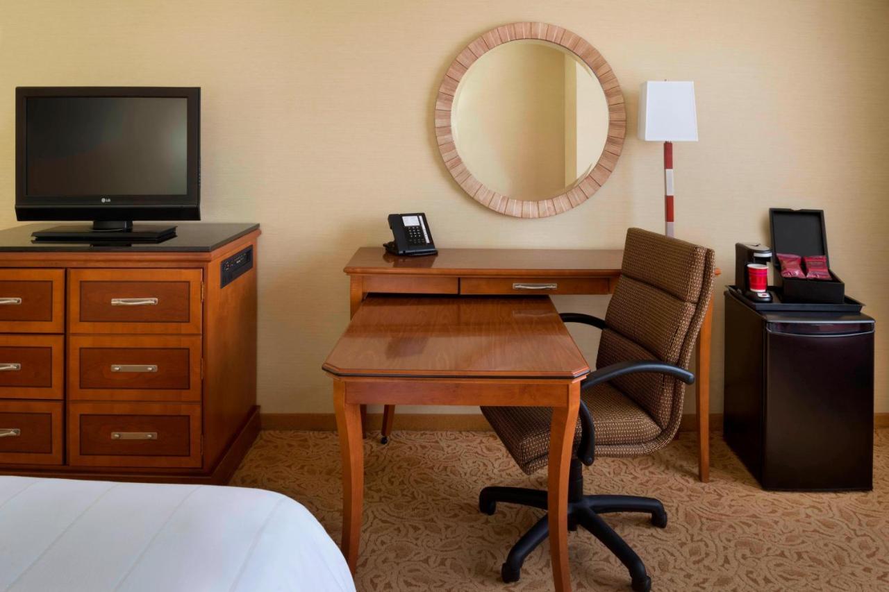 Toronto Airport Marriott Hotel Ngoại thất bức ảnh