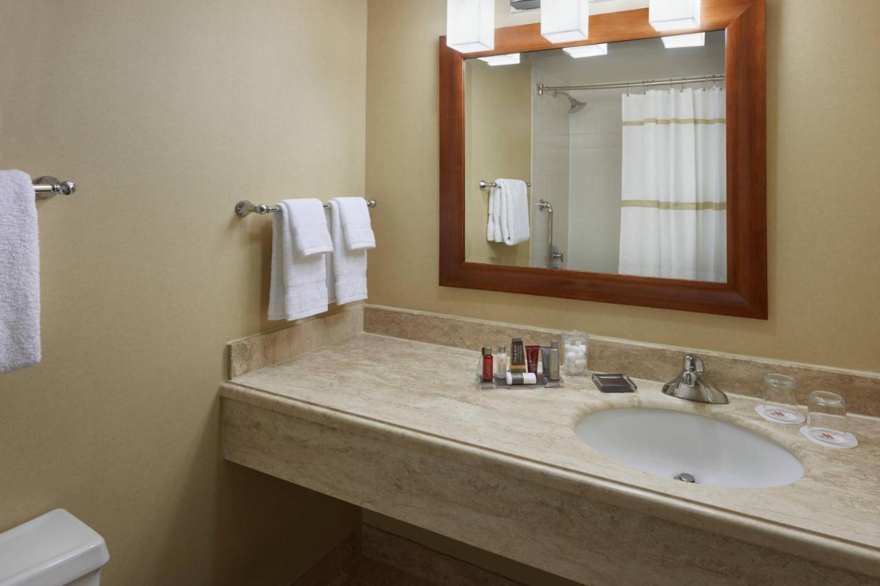 Toronto Airport Marriott Hotel Ngoại thất bức ảnh
